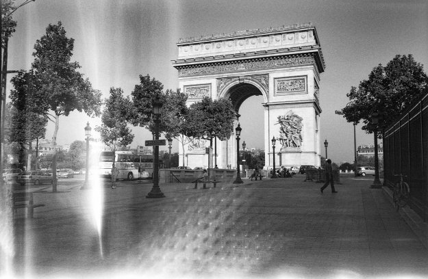 Place de l'Étoile (Charles de Gaulle - Étoile) juillet-août 2003